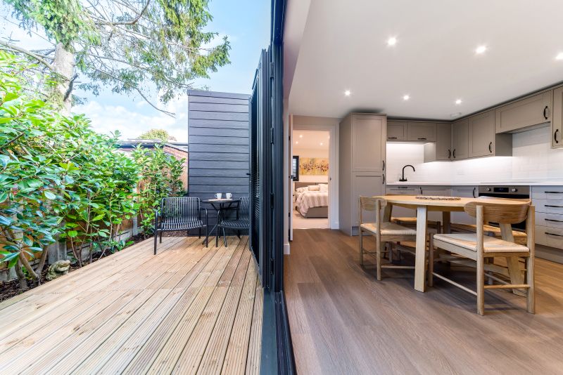 l-shaped garden annexe london