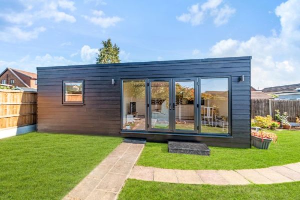 Versatile garden room