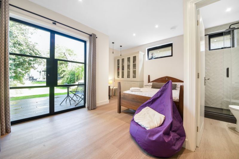 Compact garden annexe