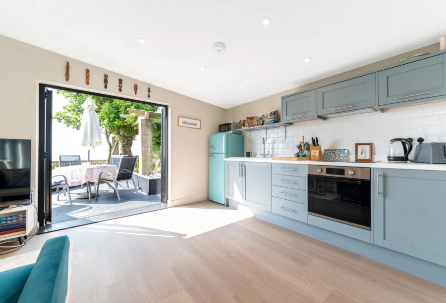 Garden Annexe vs Extension: Why an Annexe is the Better Option