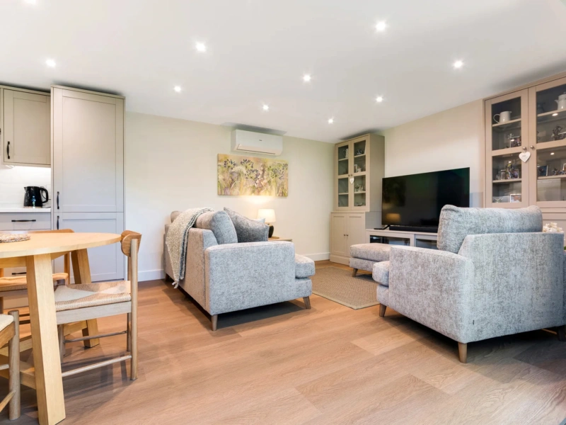 Contemporary L-Shaped Garden Annexe – Upminster, Essex