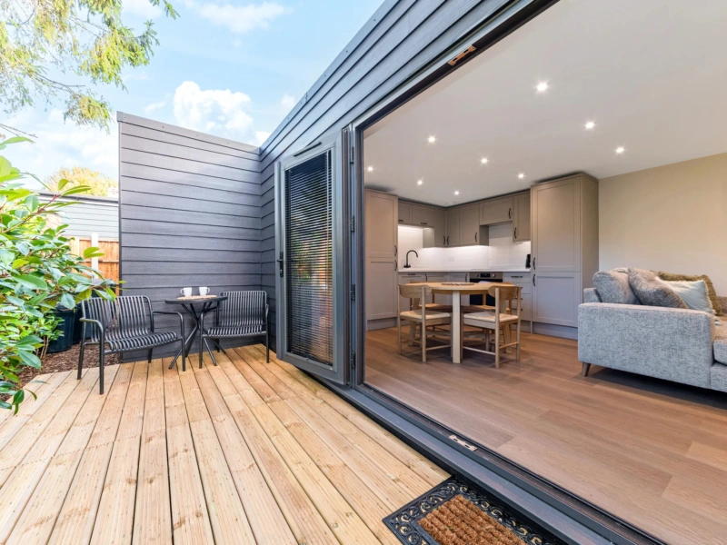 Contemporary L-Shaped Garden Annexe – Upminster, Essex