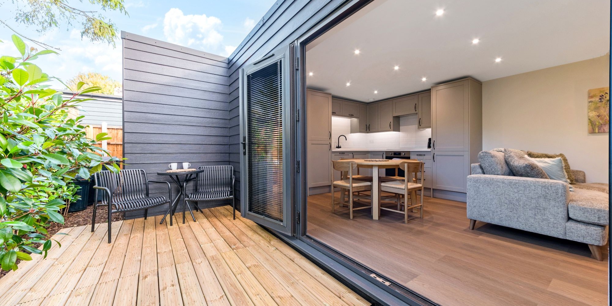 Contemporary L-Shaped Garden Annexe – Upminster, Essex