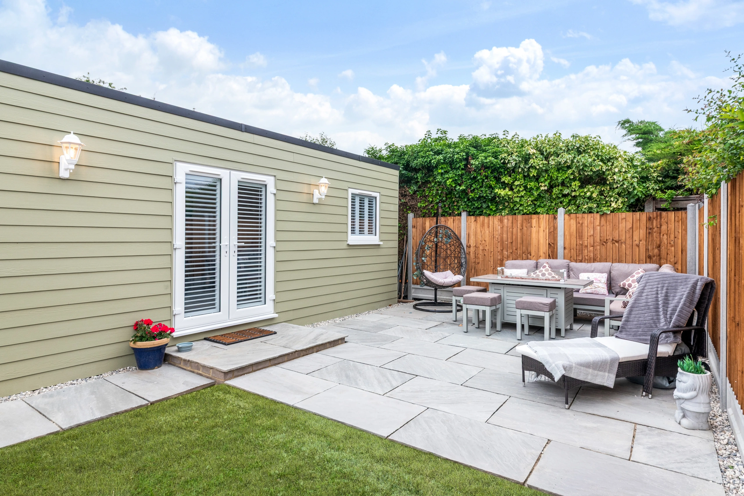 One-bedroom independent living garden annexe in Upminster Essex