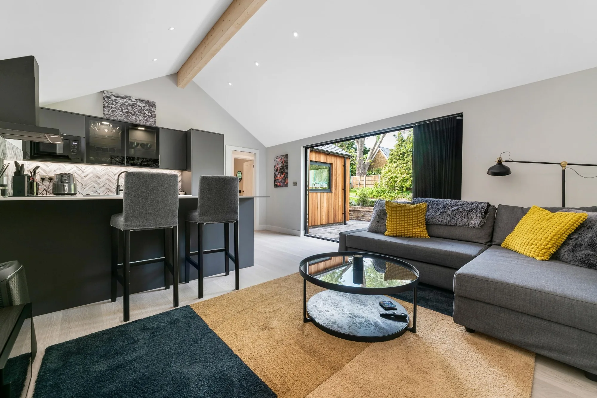 Luxury two-bedroom garden annexe with open-plan living in Theydon Bois